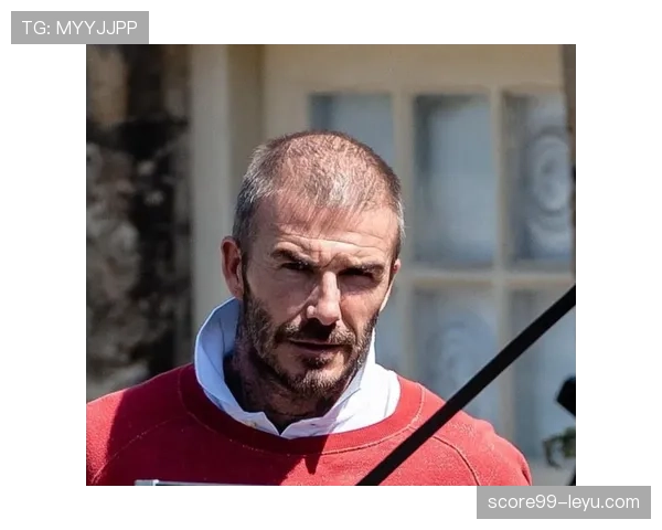 贝克汉姆到底哪来的这身打工人气质，穿条牛仔裤都能让人觉得他在下班路上买菜？